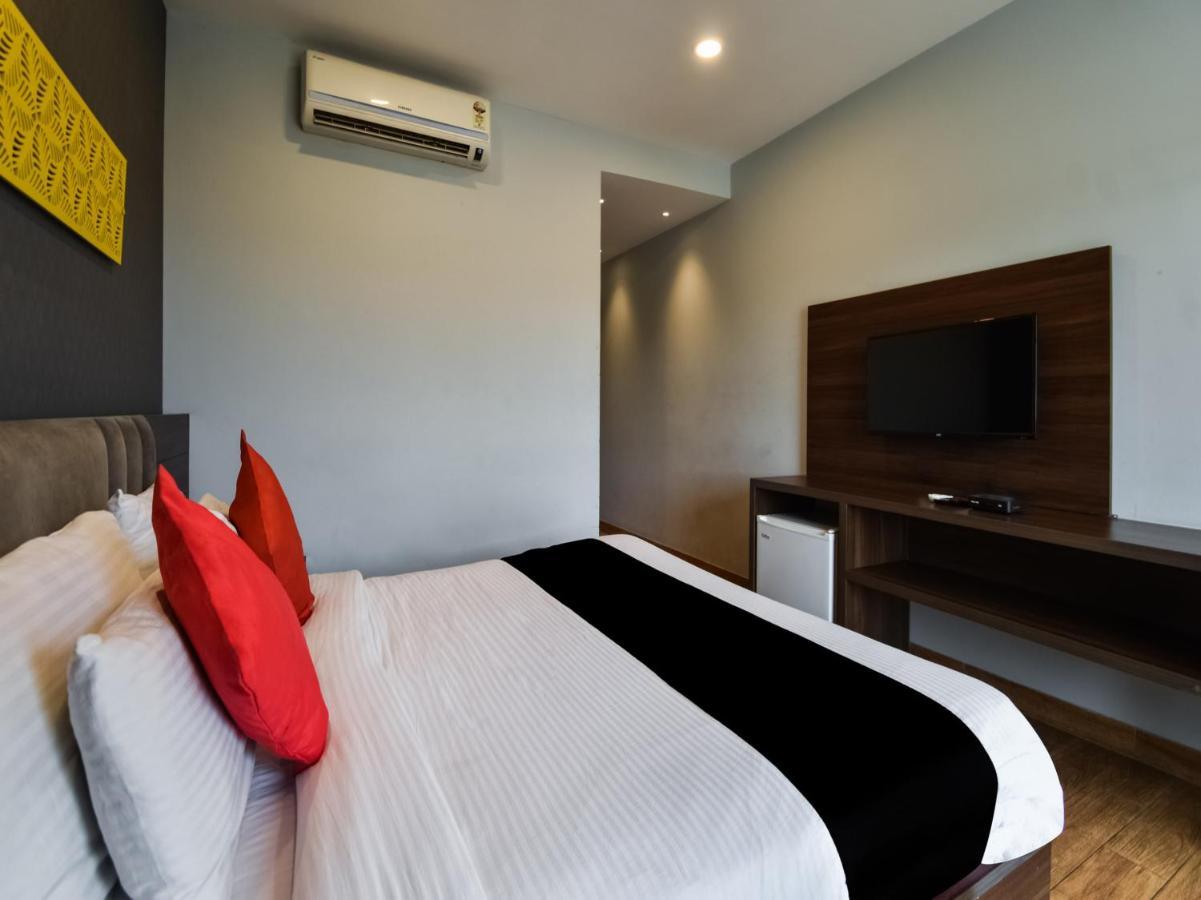 Capital O 36319 10 Square Hotel Jaipur